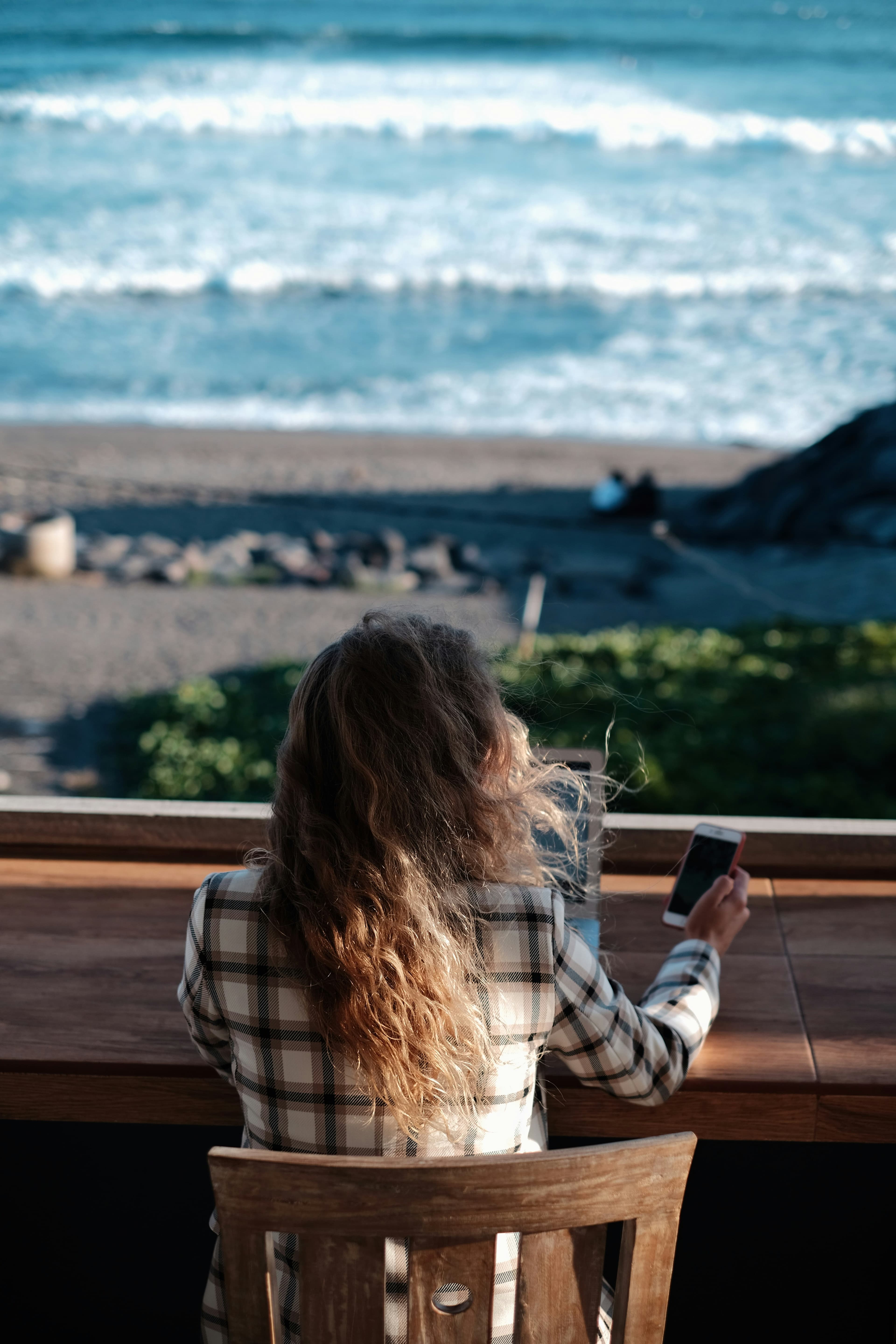 Entrepreneur working remotely with a view β Unicornin60 fits any lifestyle